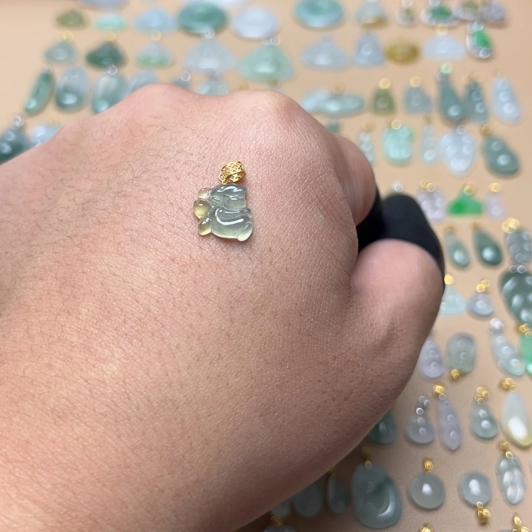 翡翠颈饰18K金镶嵌小公主吊坠