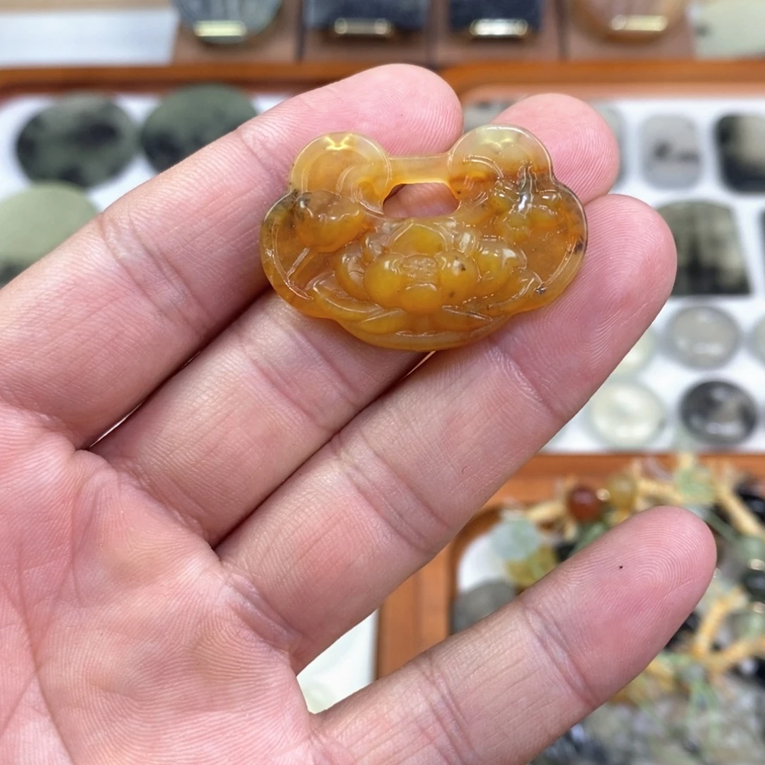 岫玉未镶嵌颈饰岫玉吊坠