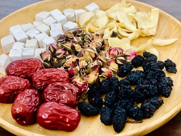 玫瑰桑葚百合茯苓大枣娇颜疏肝汤