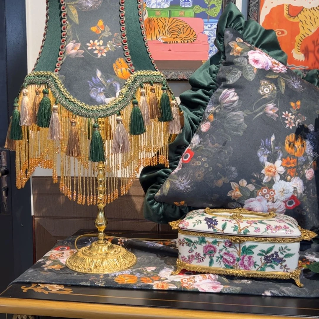 一套蔷薇花（台灯、桌旗、抱枕）