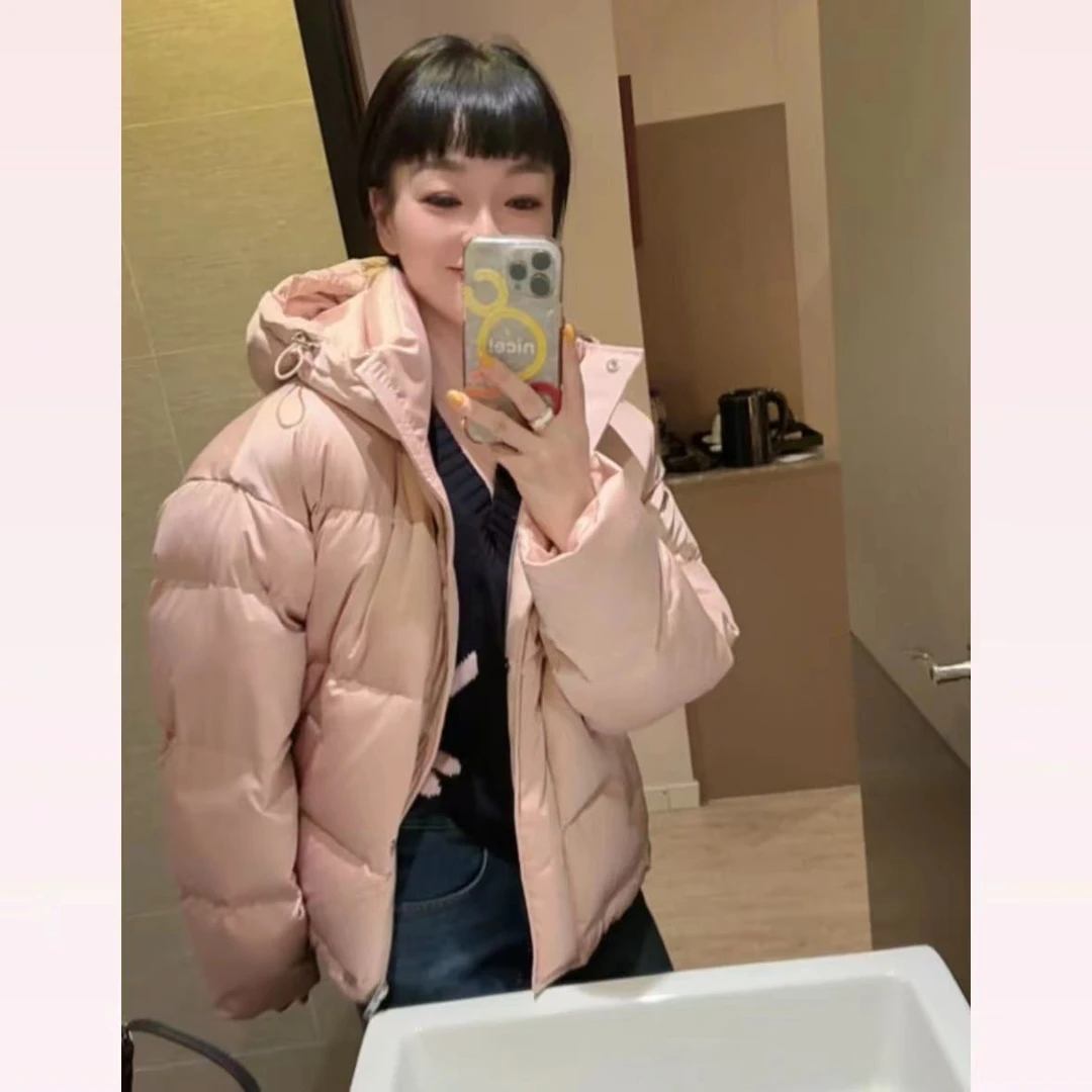 春苗女装     高货连帽简约鹅绒服      时尚休闲羽绒服