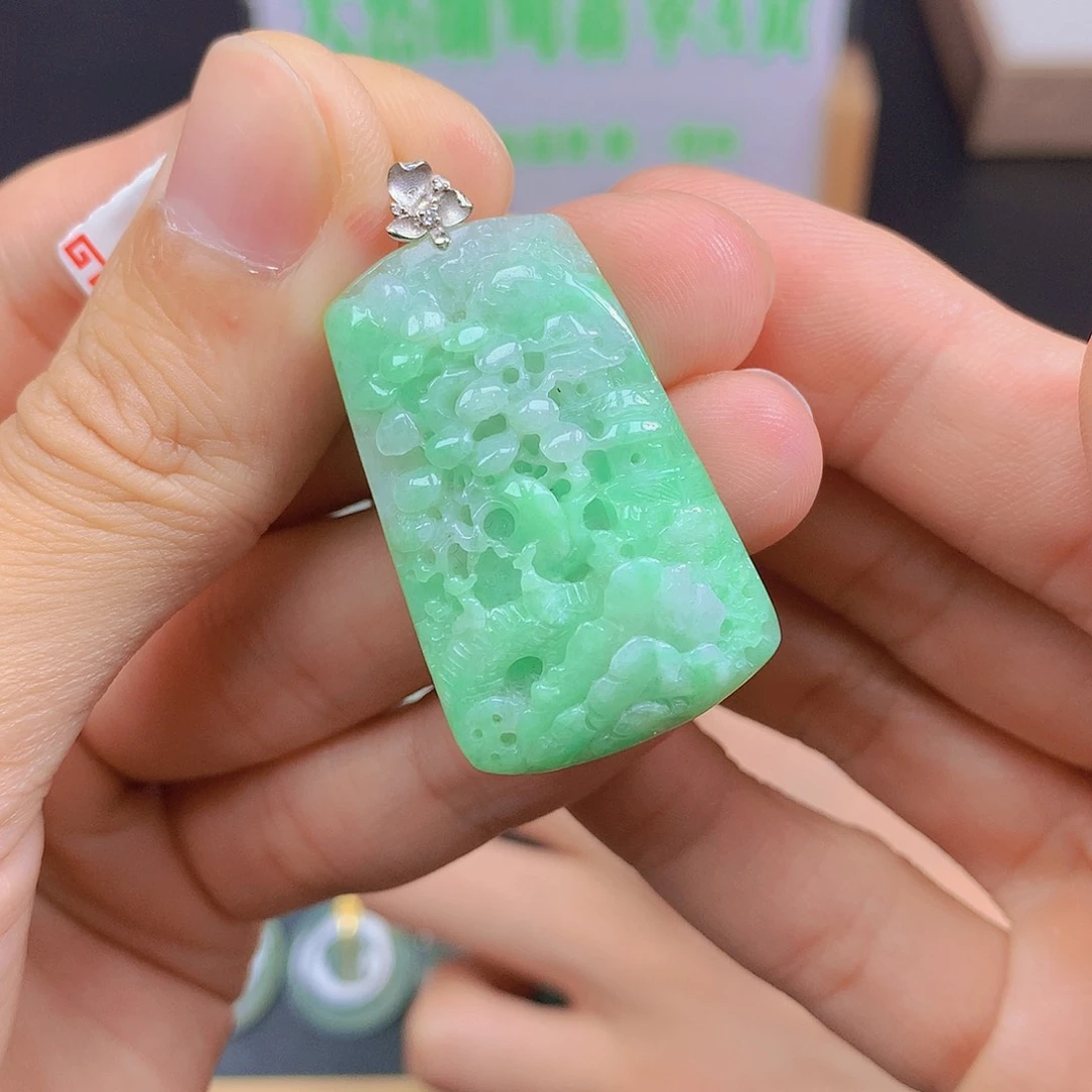 翡翠18K金镶嵌颈饰翡翠