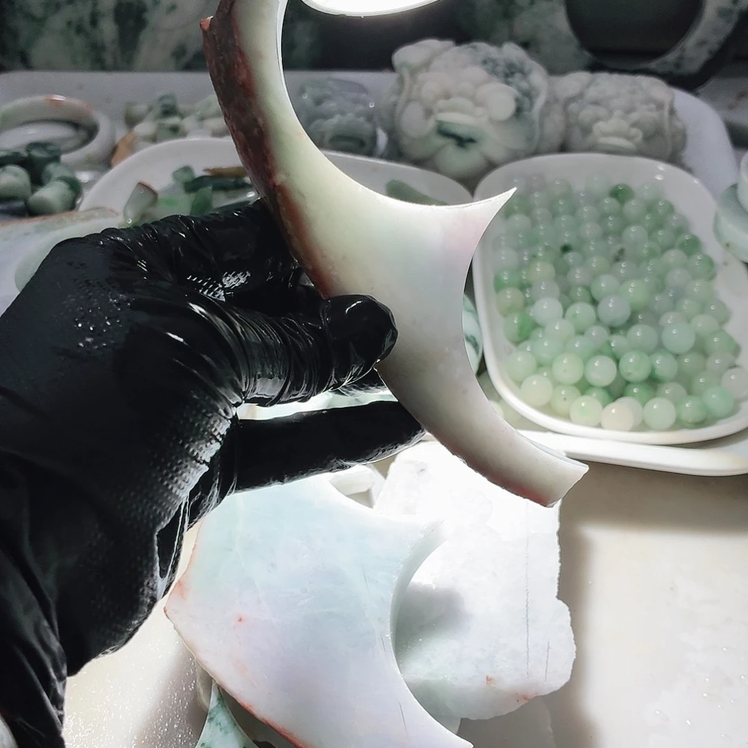 翡翠未镶嵌颈饰边角料