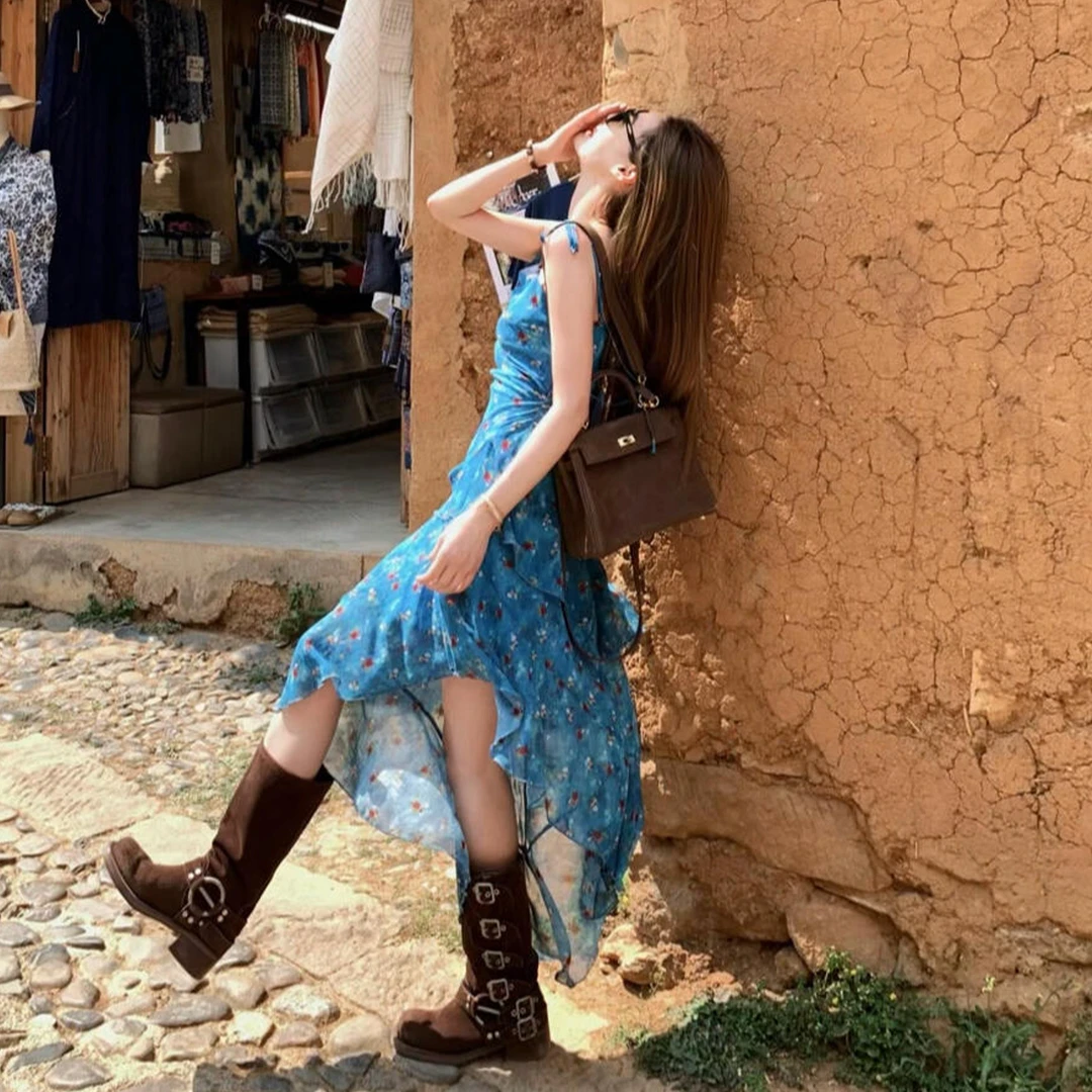 设计感不规则碎花吊带连衣裙子女夏新款度假风气质绝美收腰长裙子