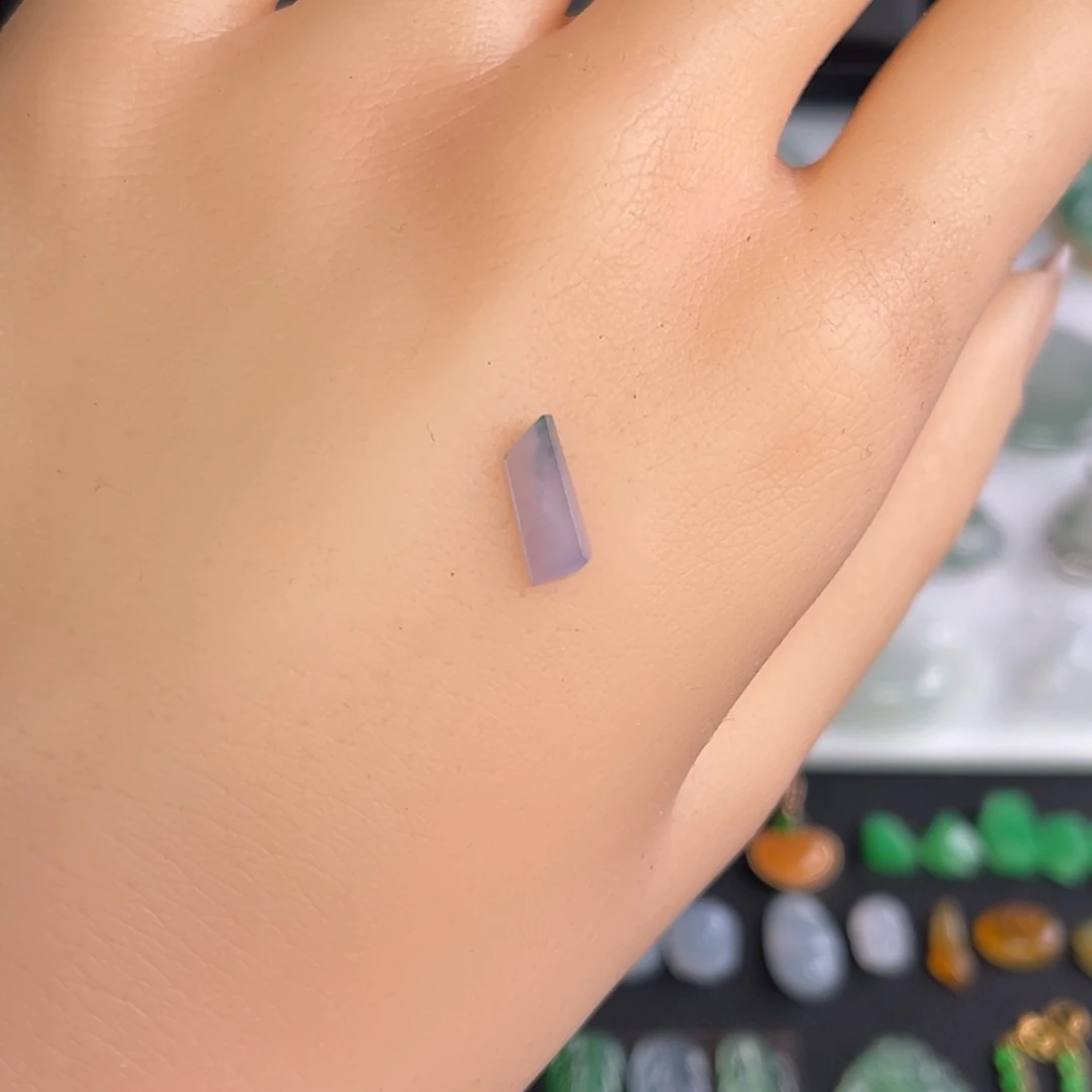 翡翠未镶嵌颈饰裸石