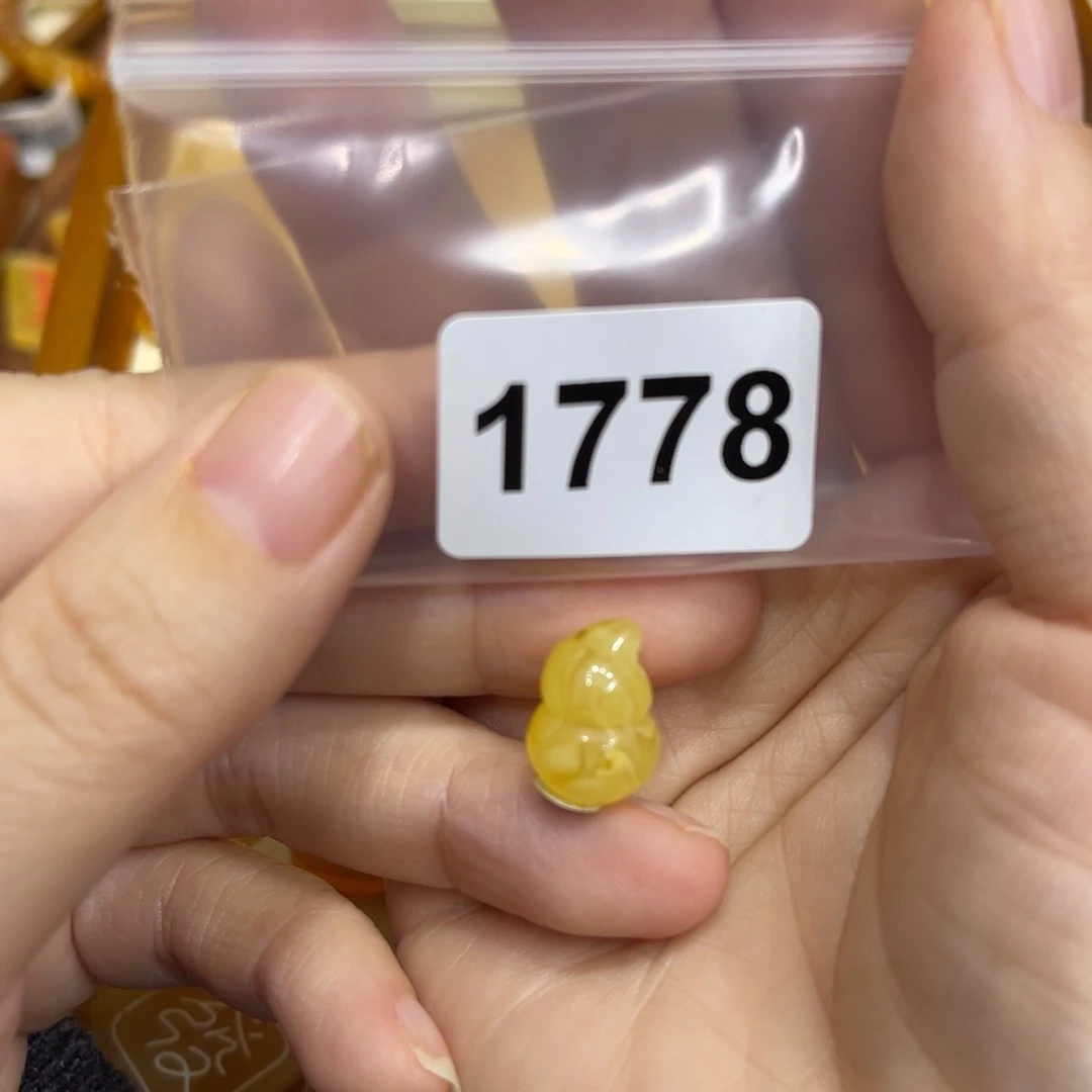 琥珀珠宝奇石未镶嵌