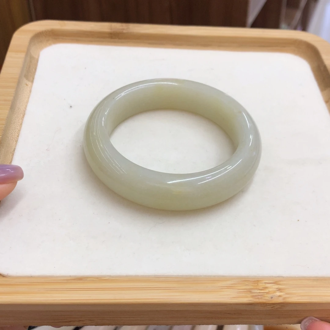石英质玉未镶嵌手镯