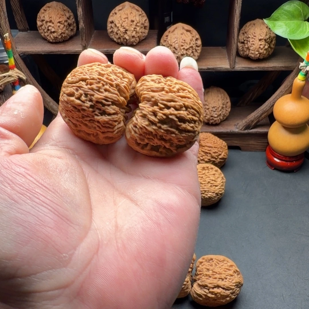 文玩核桃把件南疆石团子凹底蚂蚁拉丝尺寸40