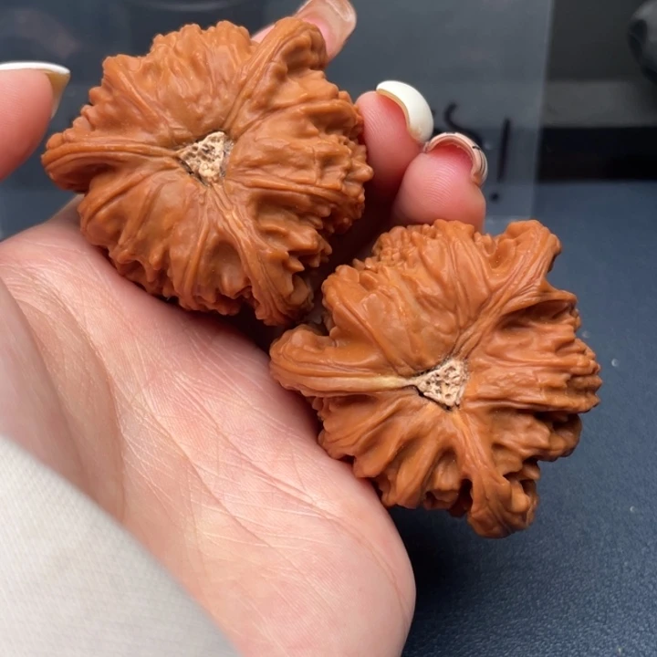 ***文玩核桃吊坠白狮子