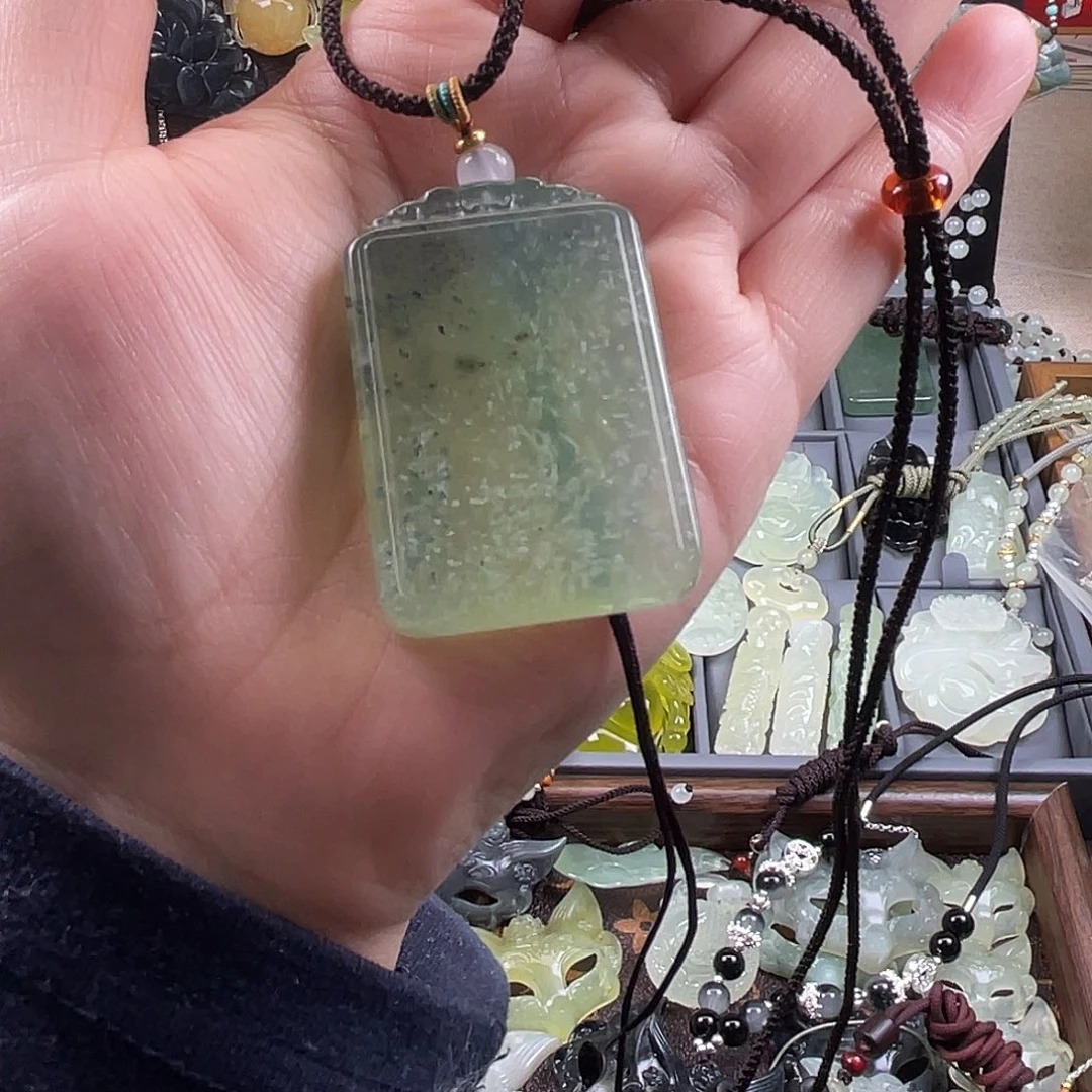 岫玉未镶嵌吊坠(赠链)