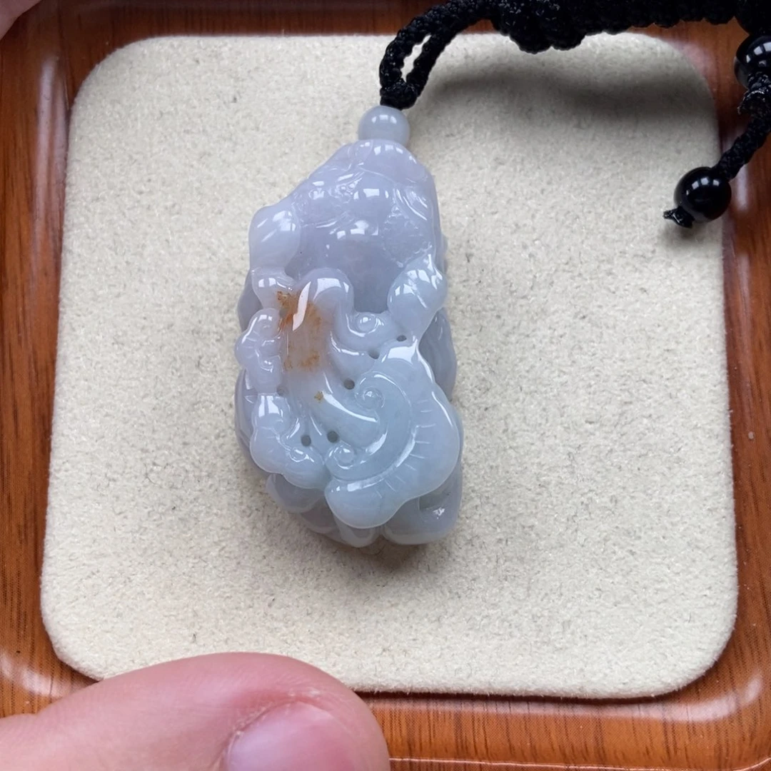 翡翠未镶嵌颈饰如意貔貅