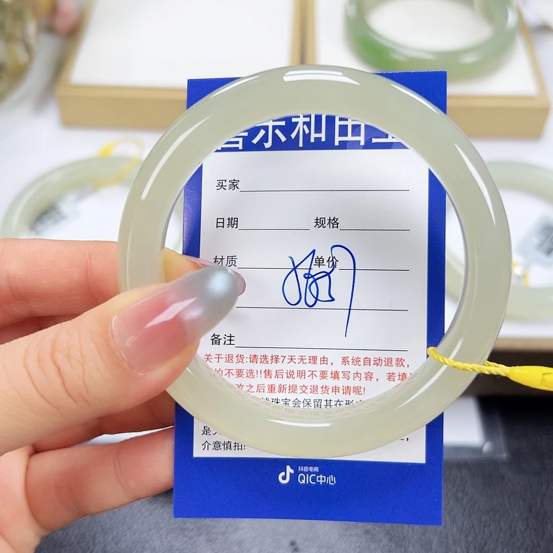 和田玉未镶嵌手镯