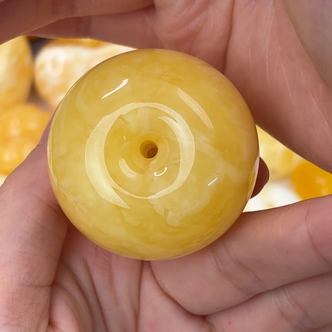 且***风未镶嵌蜜蜡珠宝奇石面包圈