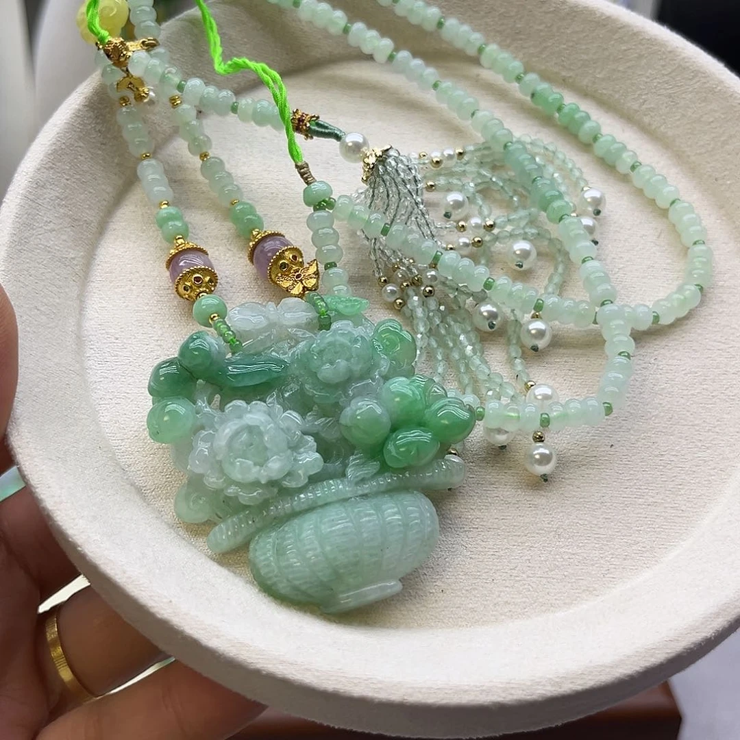 翡翠未镶嵌吊坠(赠链)翡翠吊坠