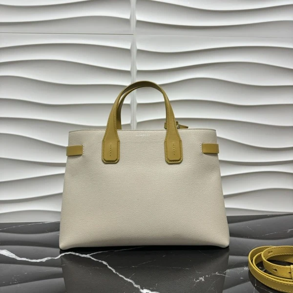 95新/博柏利/妃鱼/单肩包/市场价12500/250208LT0030