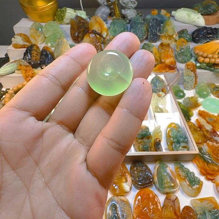 蛇纹石玉未镶嵌颈饰