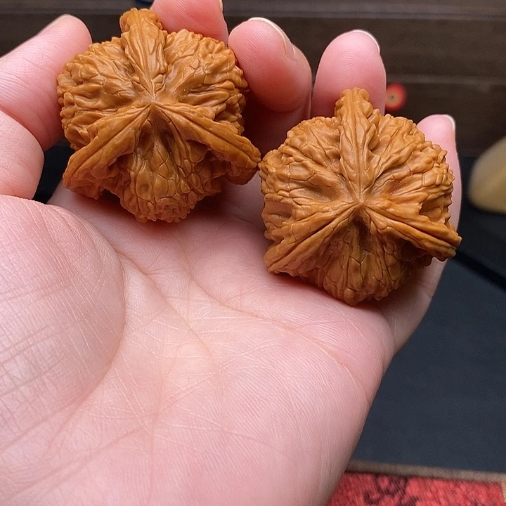 吴***。把件文玩核桃白奔