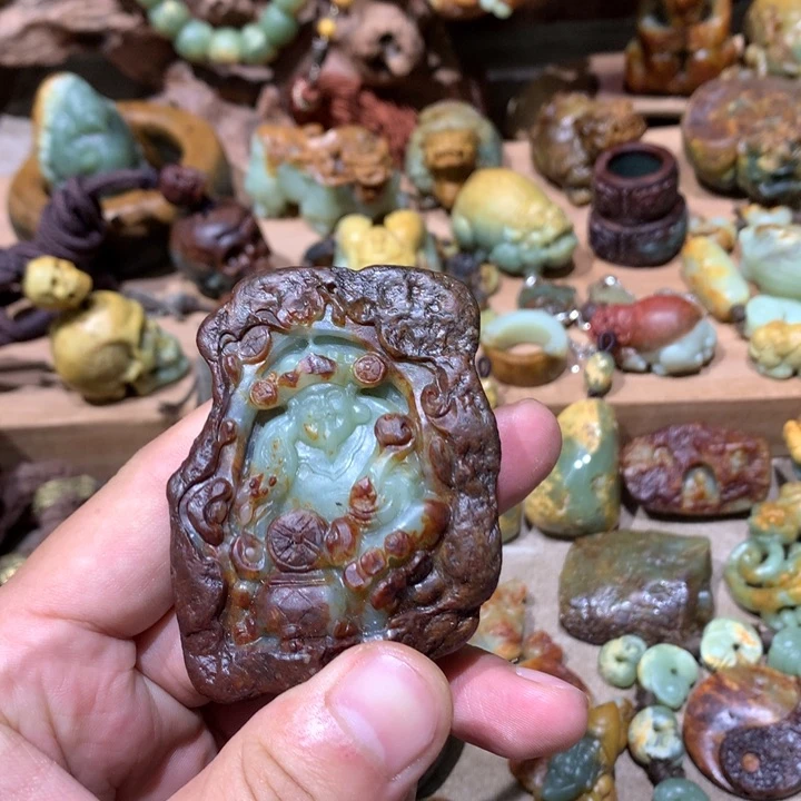 未镶嵌岫岩河磨玉（透闪石质玉）挂件