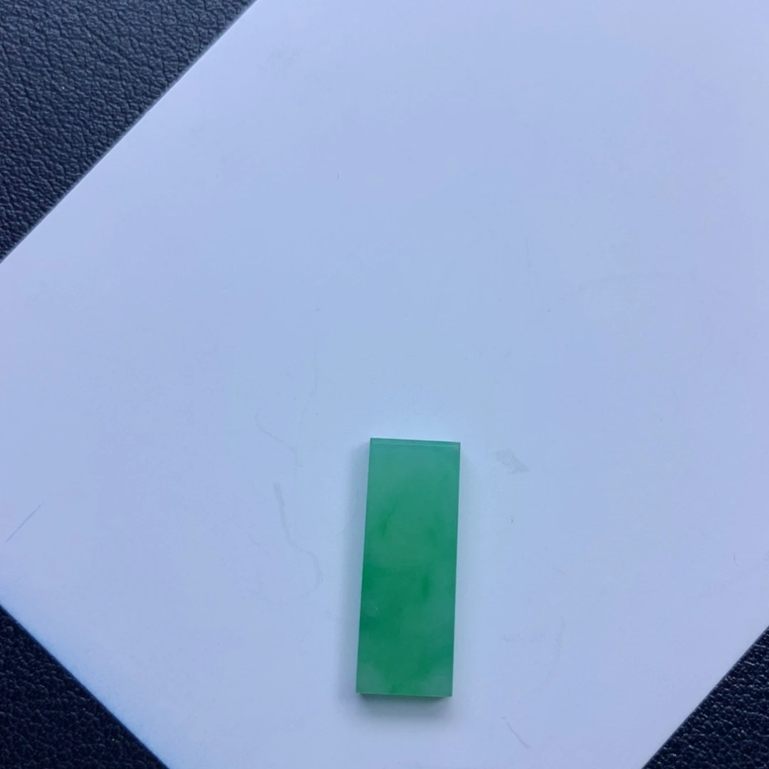 翡翠颈饰未镶嵌无事牌