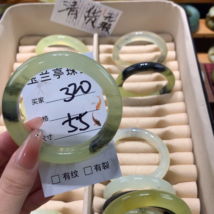 未镶嵌蛇纹石玉手镯?*