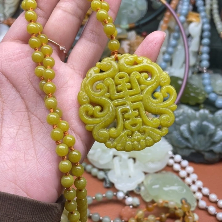 蛇纹石玉吊坠合金