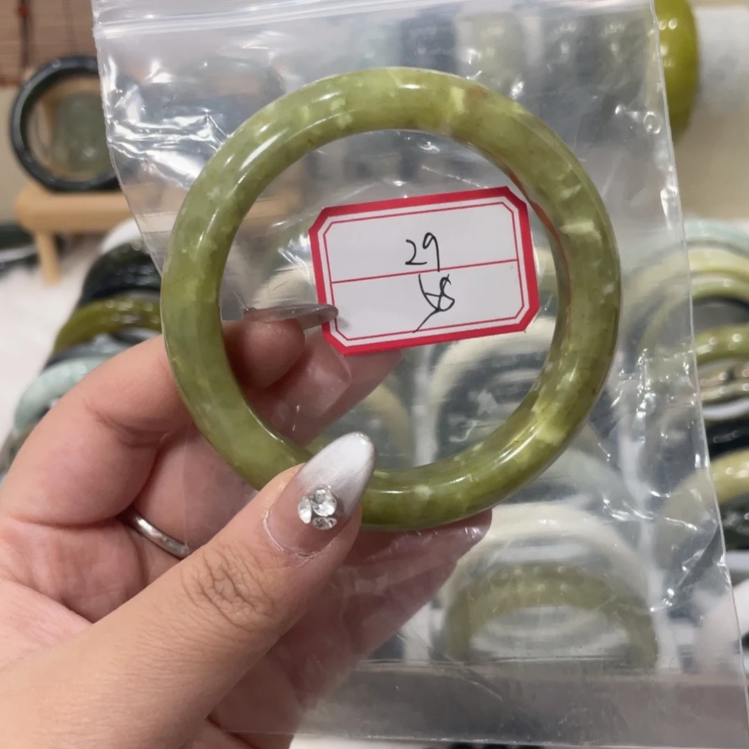 蛇纹石玉手镯未镶嵌