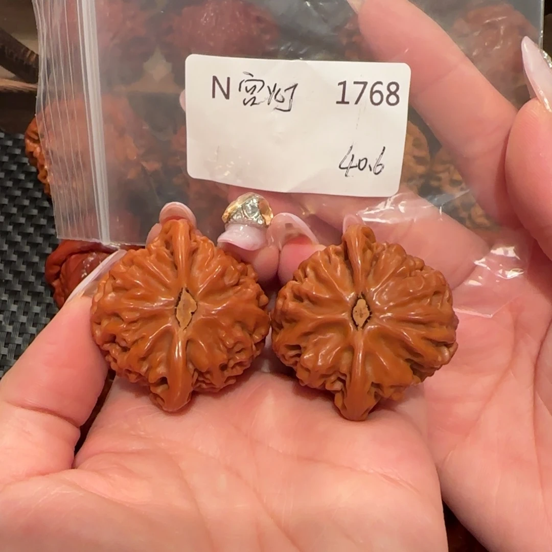 新***哥吊坠文玩核桃宫灯40精品