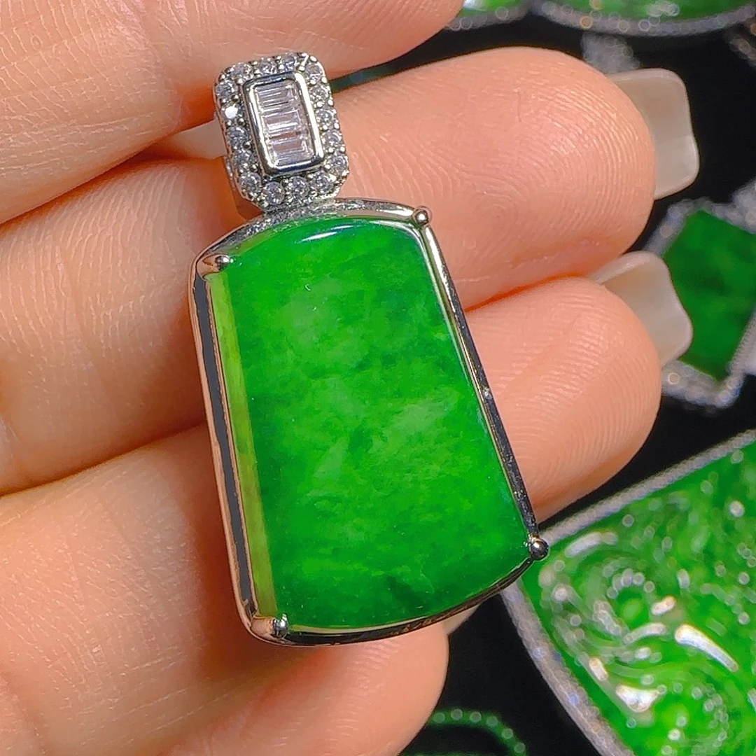 翡翠吊坠(赠链)未镶嵌