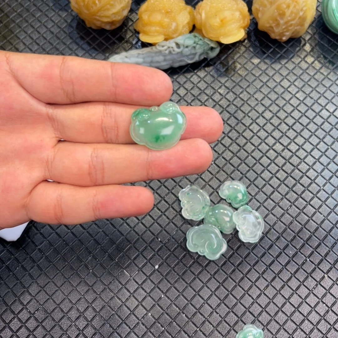 未镶嵌天然非洲翠非洲翠石英质玉（非洲翠）