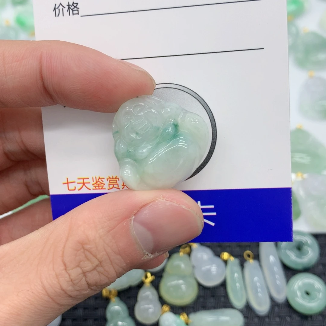 翡翠颈饰未镶嵌佛公