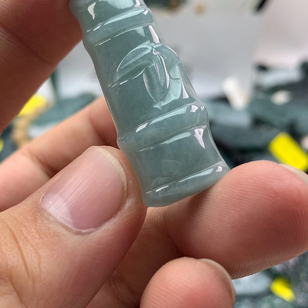 翡翠未镶嵌颈饰竹节