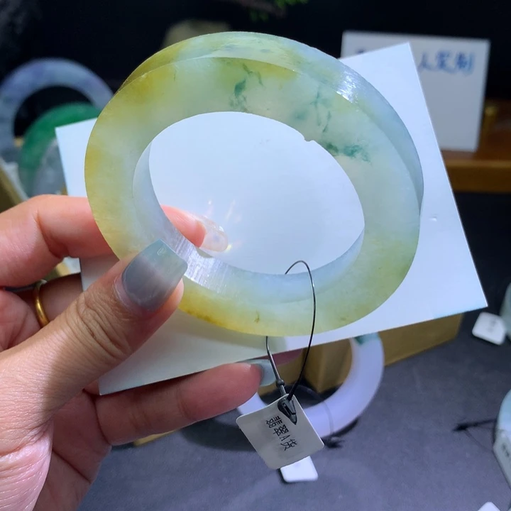 未镶嵌翡翠手镯定制翡翠