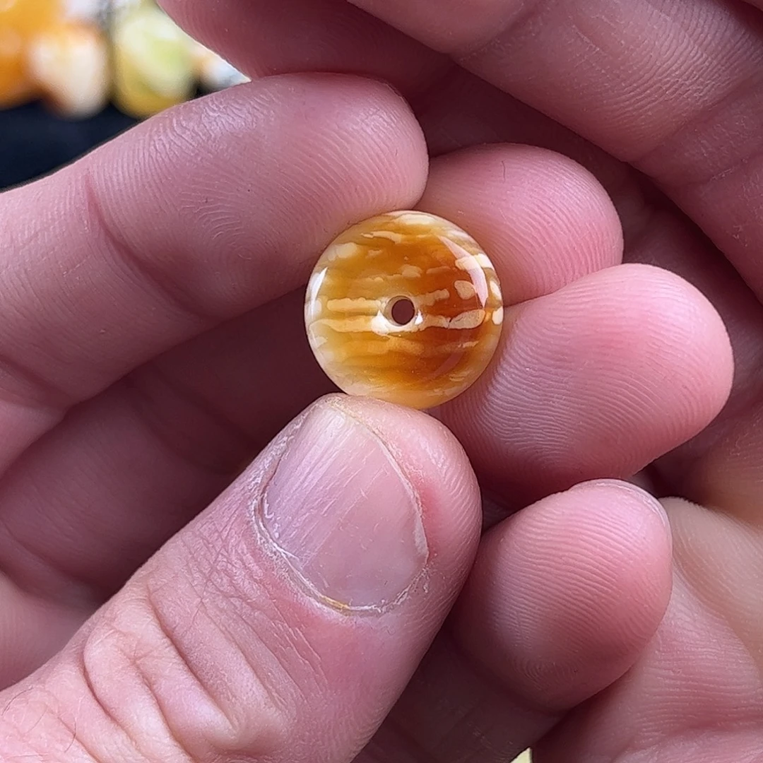 蜜蜡未镶嵌珠宝奇石