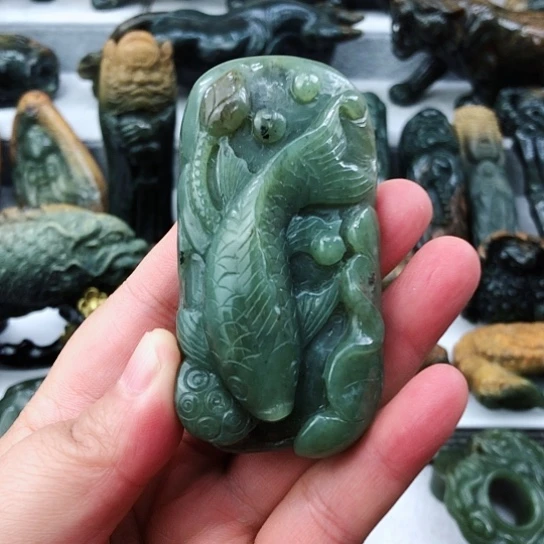 未镶嵌岫岩老玉（透闪石质玉）把件