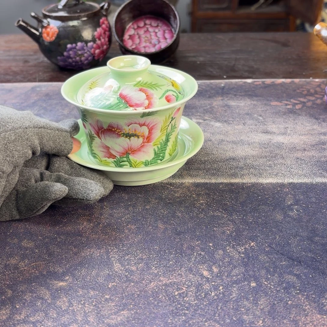 向***往景德镇纯手工陶瓷工艺制作