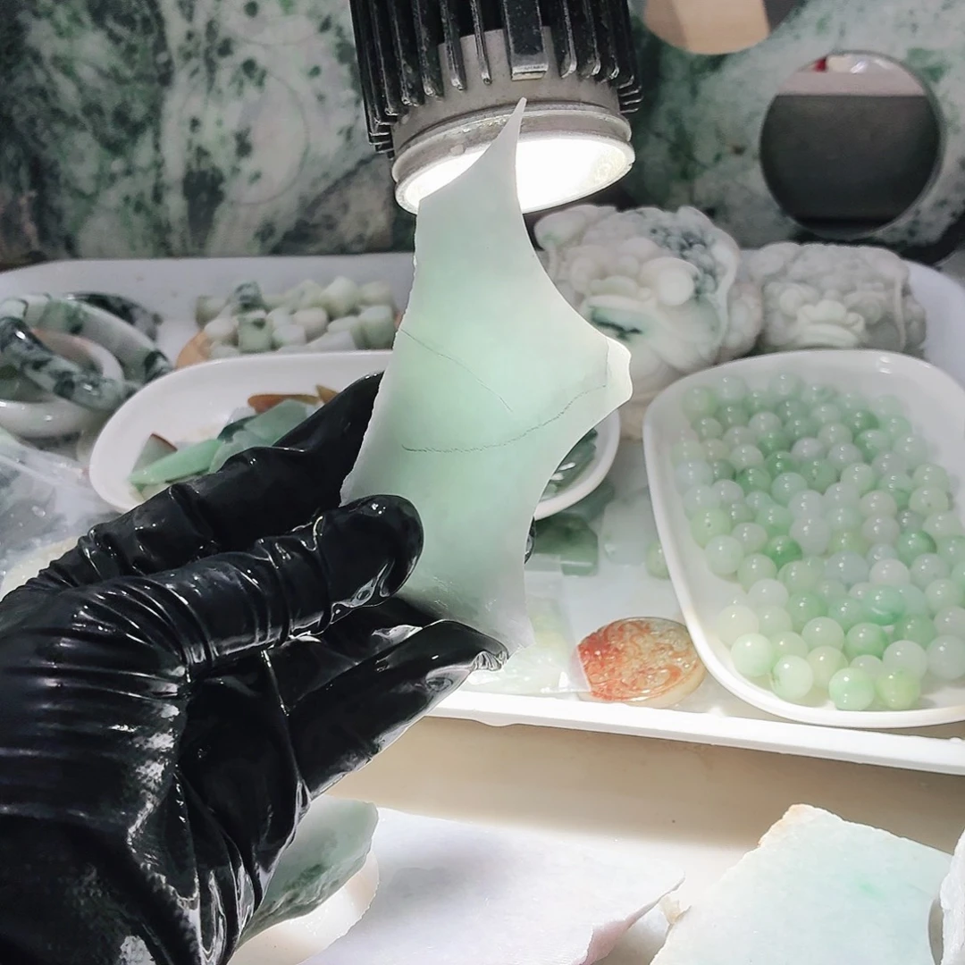 翡翠未镶嵌颈饰边角料