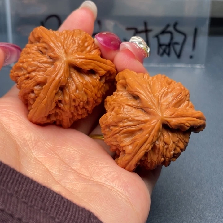 A***q文玩核桃吊坠白狮子