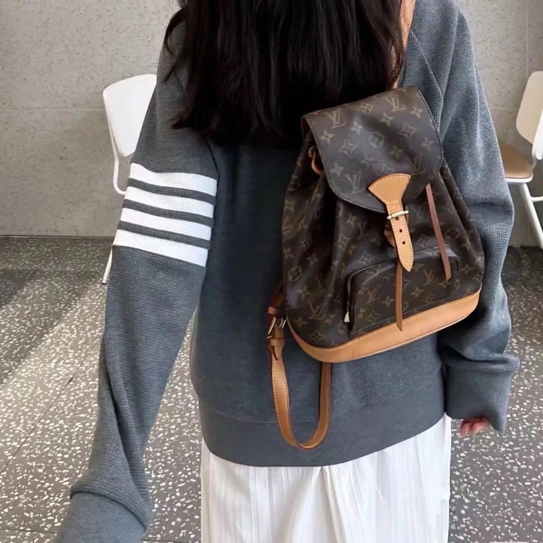 95新 LouisVuitton/路易威登 617823/中号双肩包配皮换新