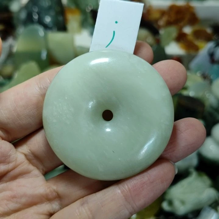 岫玉未镶嵌平安扣