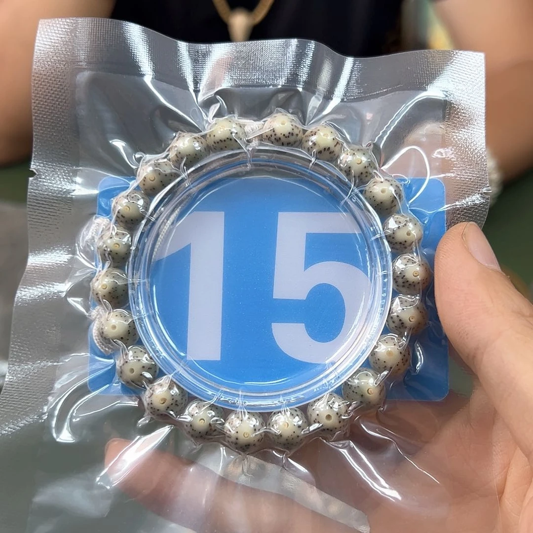 星月菩提吊坠石玉10手持。15