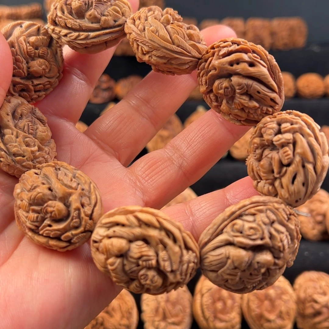 吊坠桃核桃核雕刻人，双面罗汉