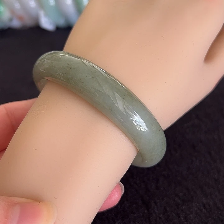 翡翠未镶嵌手镯编号97704圈口59.2