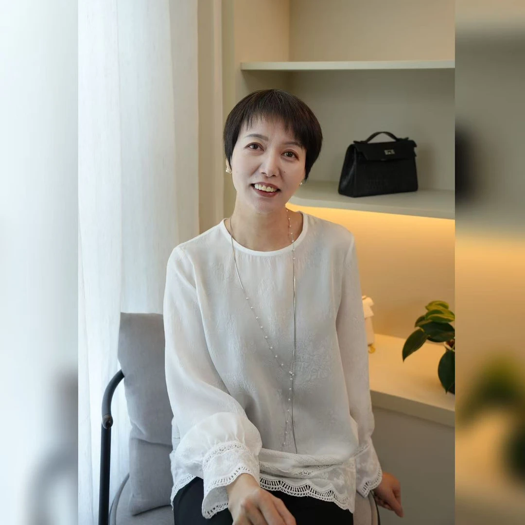 【YAN】圆领提花镂空拼蕾丝长袖真丝上衣 # SSY202412301-B2014