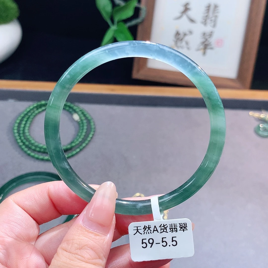 翡翠手镯（圆镯）未镶嵌