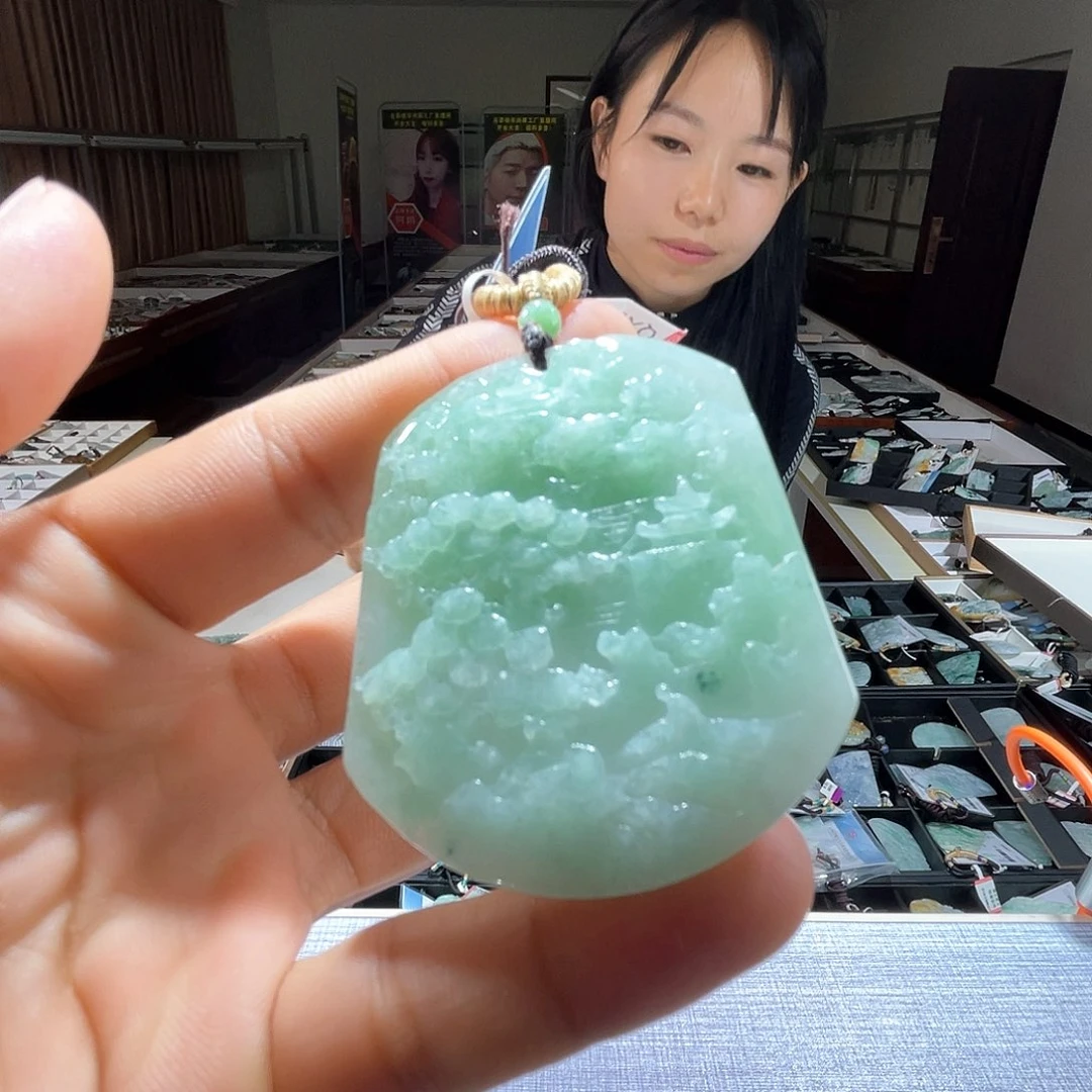 翡翠未镶嵌颈饰一