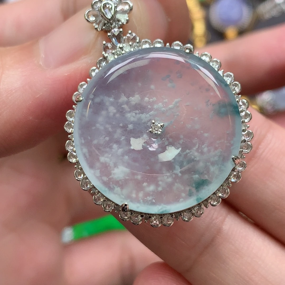 翡翠18K金镶嵌颈饰