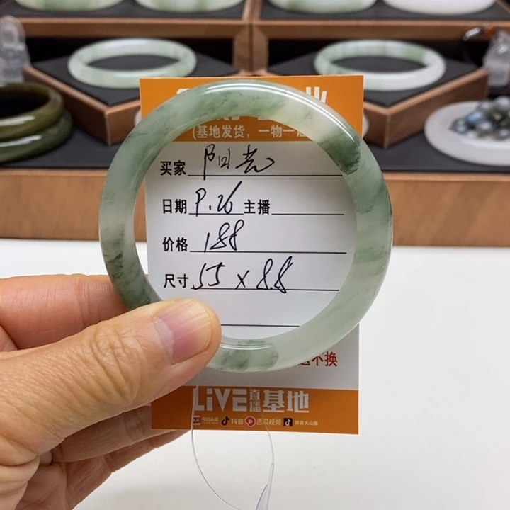 ****）石英质玉未镶嵌手镯
