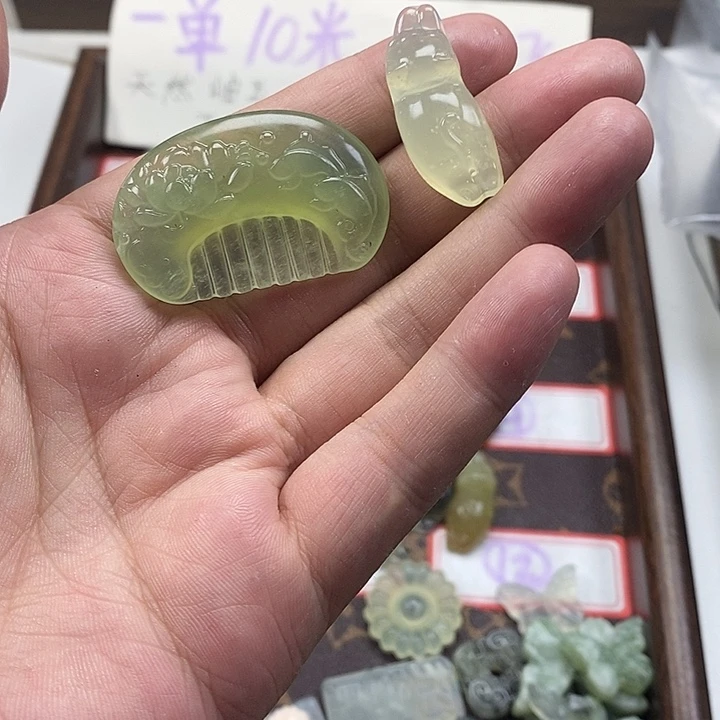 懒***+未镶嵌蛇纹石玉颈饰