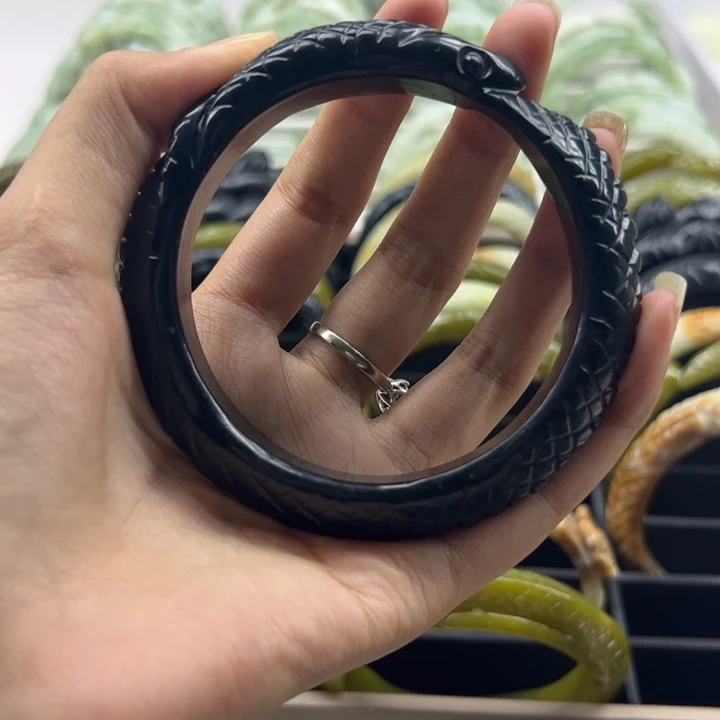 未镶嵌蛇纹石玉手镯