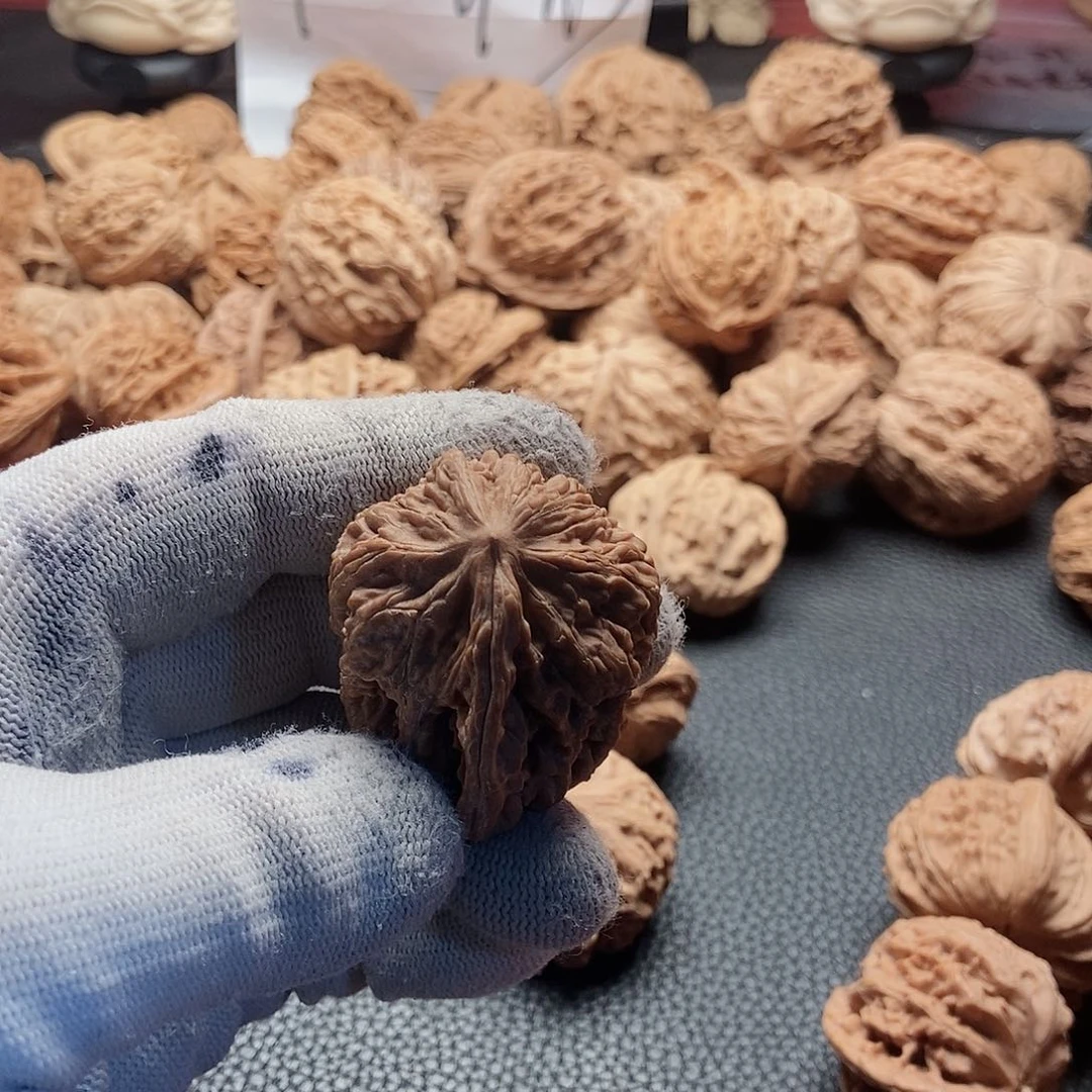 爱****文玩核桃吊坠楼子
